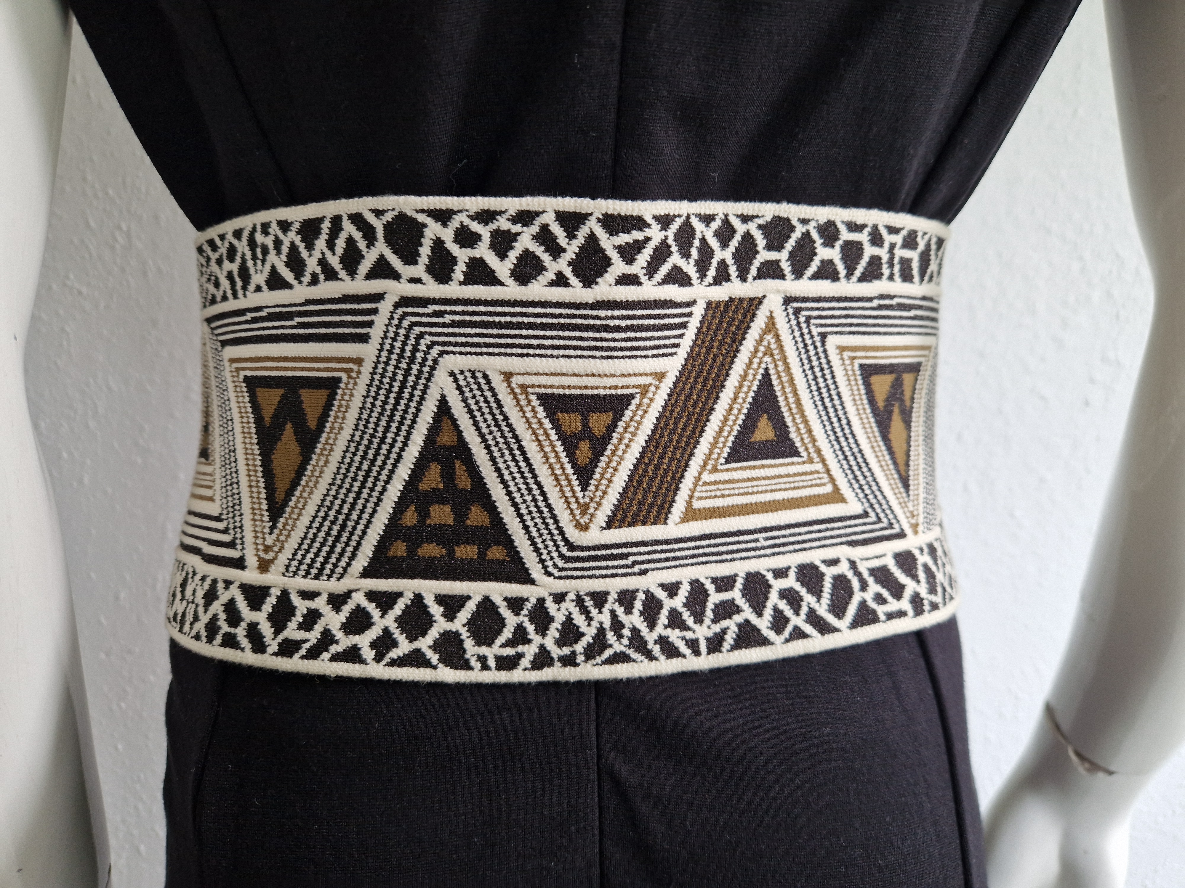 Marc Cain elastische tailleriem. Maat 5. Crème/zwart