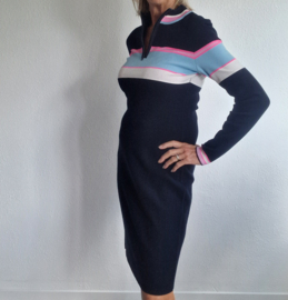 Marc Cain gebreide jurk. N3, Donkerblauw/roze.