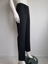 Limited Edition krijtstreep pantalon. Maat 40. Offblack/grijs.