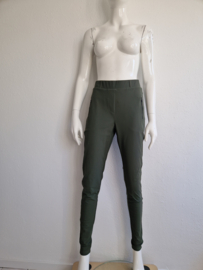 Studio Anneloes pantalon. Maat M. Olijfgroen/travelstof.