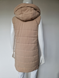 Boohoo lange bodywarmer. Maat L. Beige.