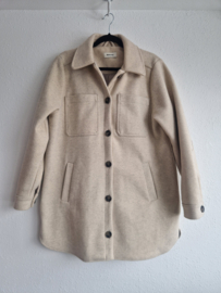 Modström shacket. Maat S. Beige.