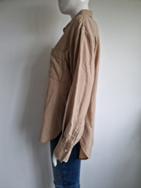 Closed blouse. Maat S. Beige.