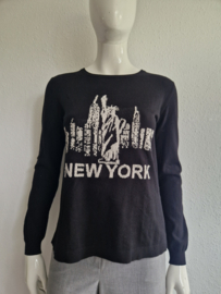Twinset trui. Maat S. Zwart/New York.