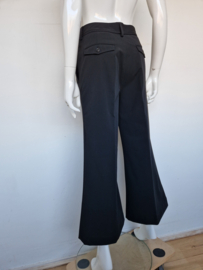 Closed flared pantalon. Mt. 28, Zwart.