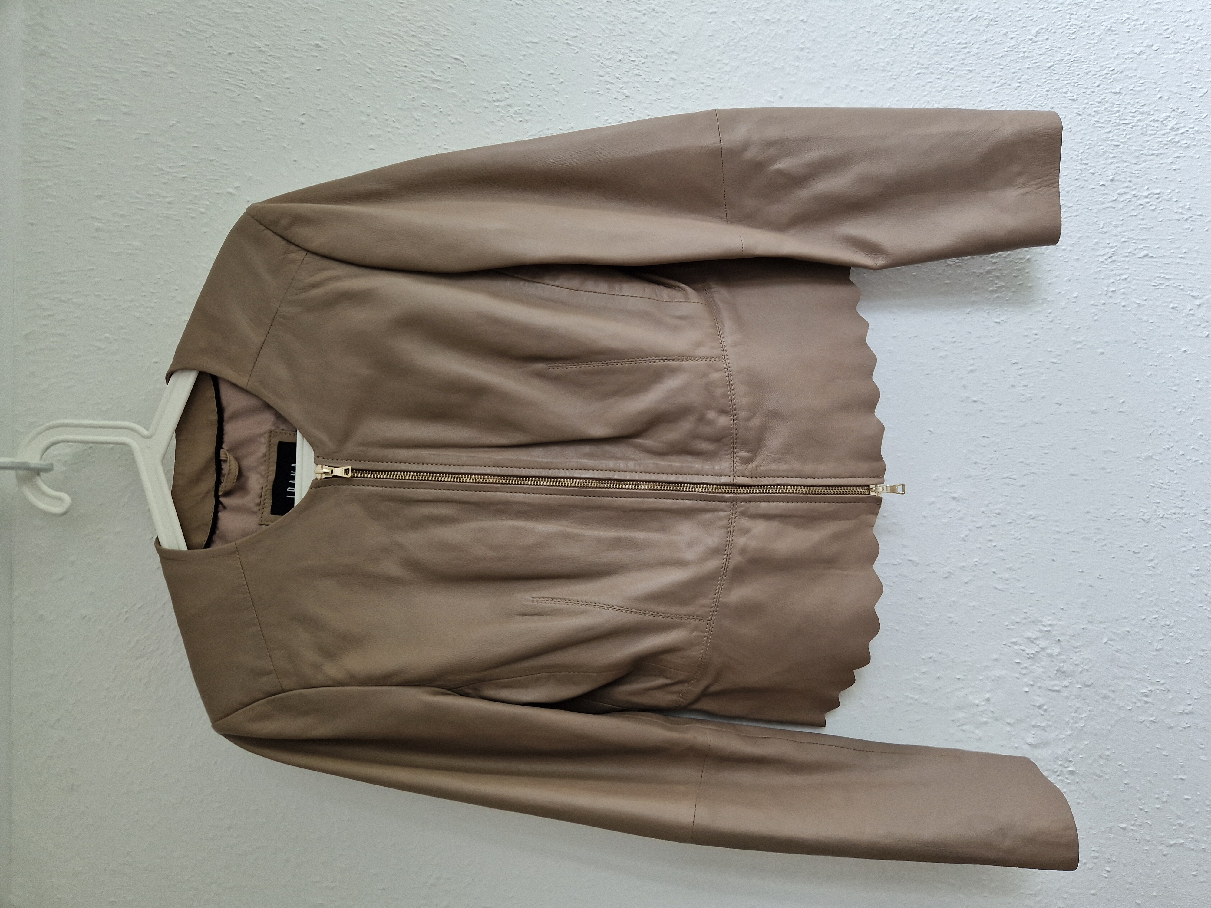 Ibana leren jasje met schulprand. Maat 36/38, Taupe.