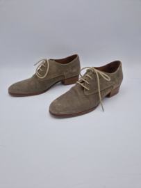 Ellen:Truijen veterschoenen. Maat 39, Suède/ greige