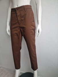 Closed pantalon. Maat 30, Bruin