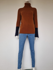 Stefanel coltrui. Maat M. Cognac/blauw.