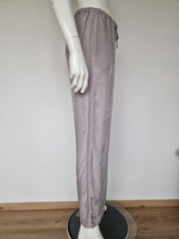 Trix en Rees pantalon Scorpio. Maat M. Lichtgrijs.
