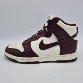 Nike Dunk High sneakers. Maat 38, wit/aubergine/leer.