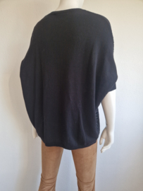 Summum pullover met V-hals. Maat S. Zwart