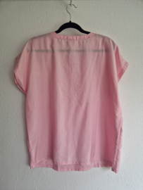 Joy lichtroze top. Maat 40.