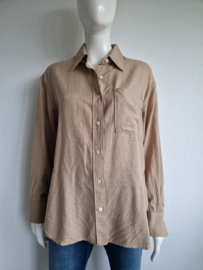Closed blouse. Maat S. Beige.