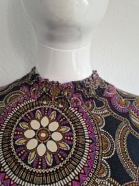 Geisha jurk met turtleneck. Maat 40. All over print.