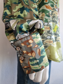 Zijden blouse. Maat M. Groentinten.