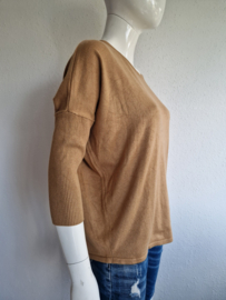 Saint Tropez trui. Maat L. Karamel.