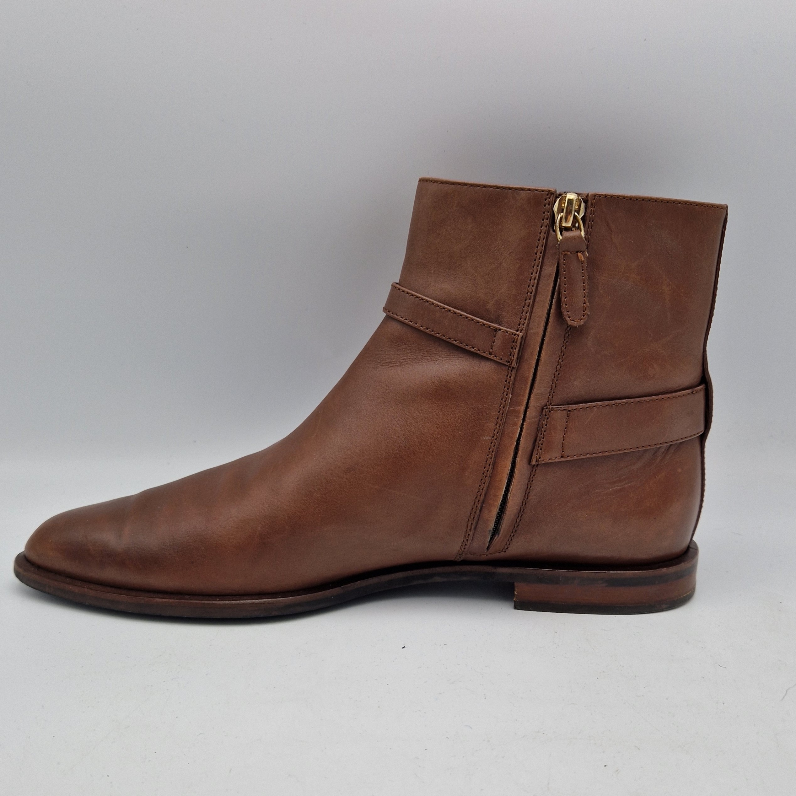 Tod's enkellaarsjes. Maat 40. Bruin/leer.