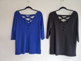 Aldomartins top met opengewerkte rug. Maat XL. Kobalt.