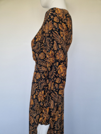 Juffrouw Jansen wikkeljurk. Maat S. Botanische print.