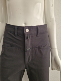 Closed pantalon Pedal Pusher. Maat 38/40, Zwart.