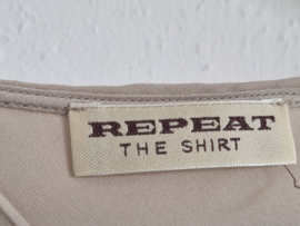 Repeat “The Shirt”  top. Maat 36. Beige