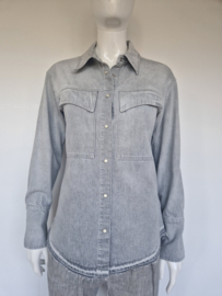 Closed Fitted Utility shirt. Maat M. Lichtgrijs