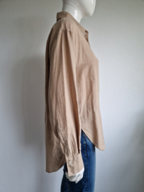 Closed blouse. Maat S. Beige.