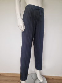 Cambio “Kassia” pantalon met krijtstreep. Maat 40, Off black