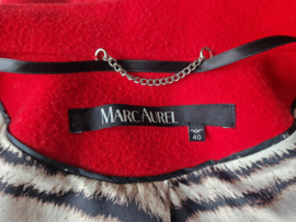 Marc Aurel mantel. Maat 40. Rood/zuiver scheerwol.