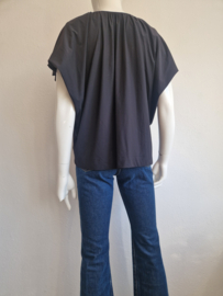 Studio Anneloes top. Maat M. Zwart/travelstof.