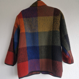 Lillunn jas. Maat M. Multi color geblokt/wol.