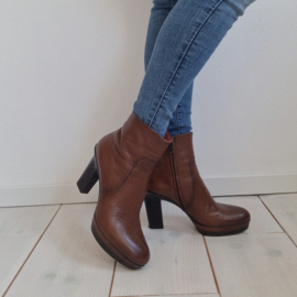 Santoni enkellaarsjes. Maat 41, Bruin gehamerd leer.