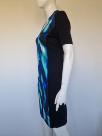 Marc Cain Collection jurk. Maat 36/38. Zwart met kleurrijke print