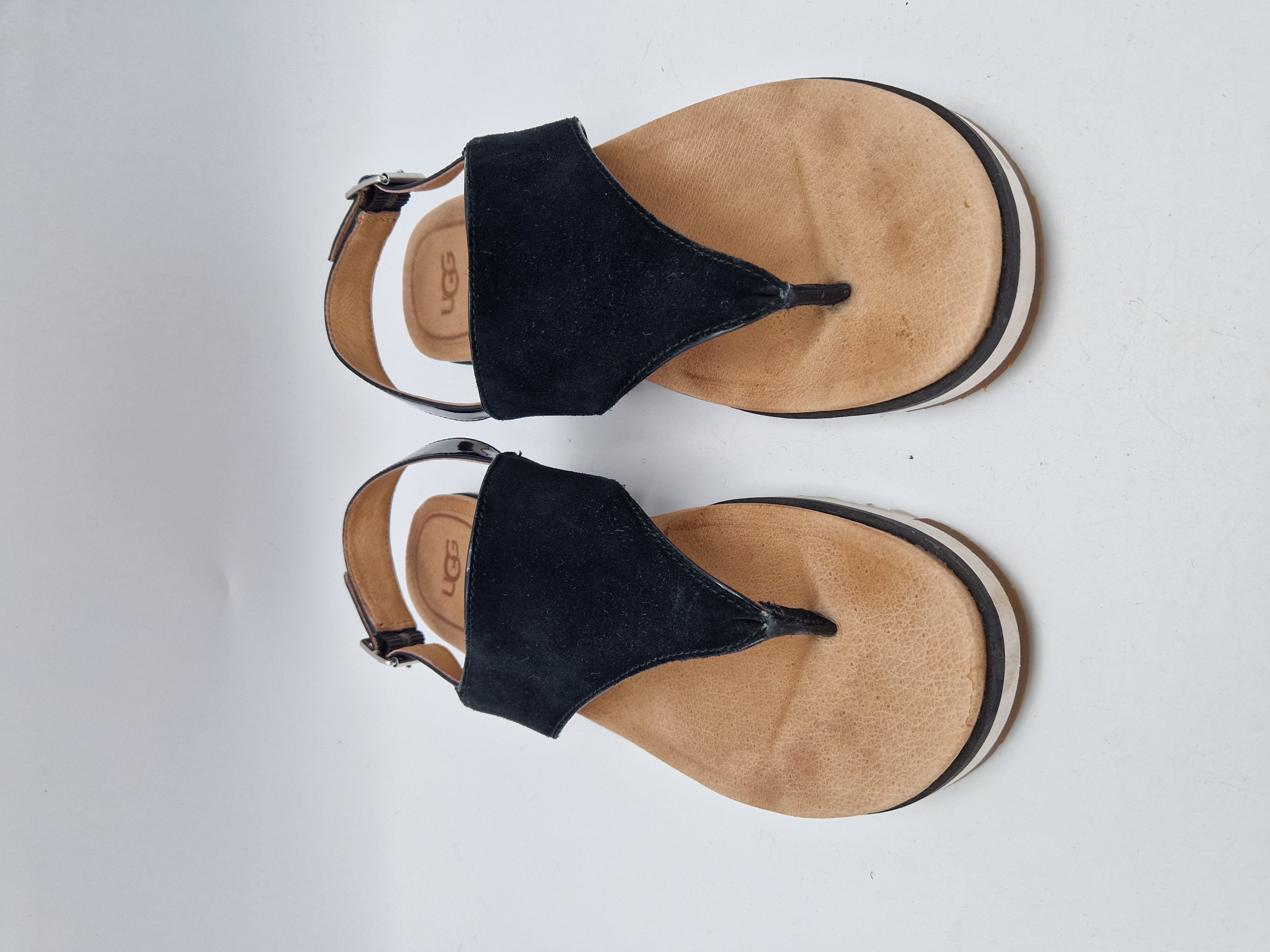 UGG Alessia suède sandalen. Maat 39. Zwart/suède.