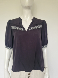 Dante6 zwarte blouse met borduursels. Maat 2