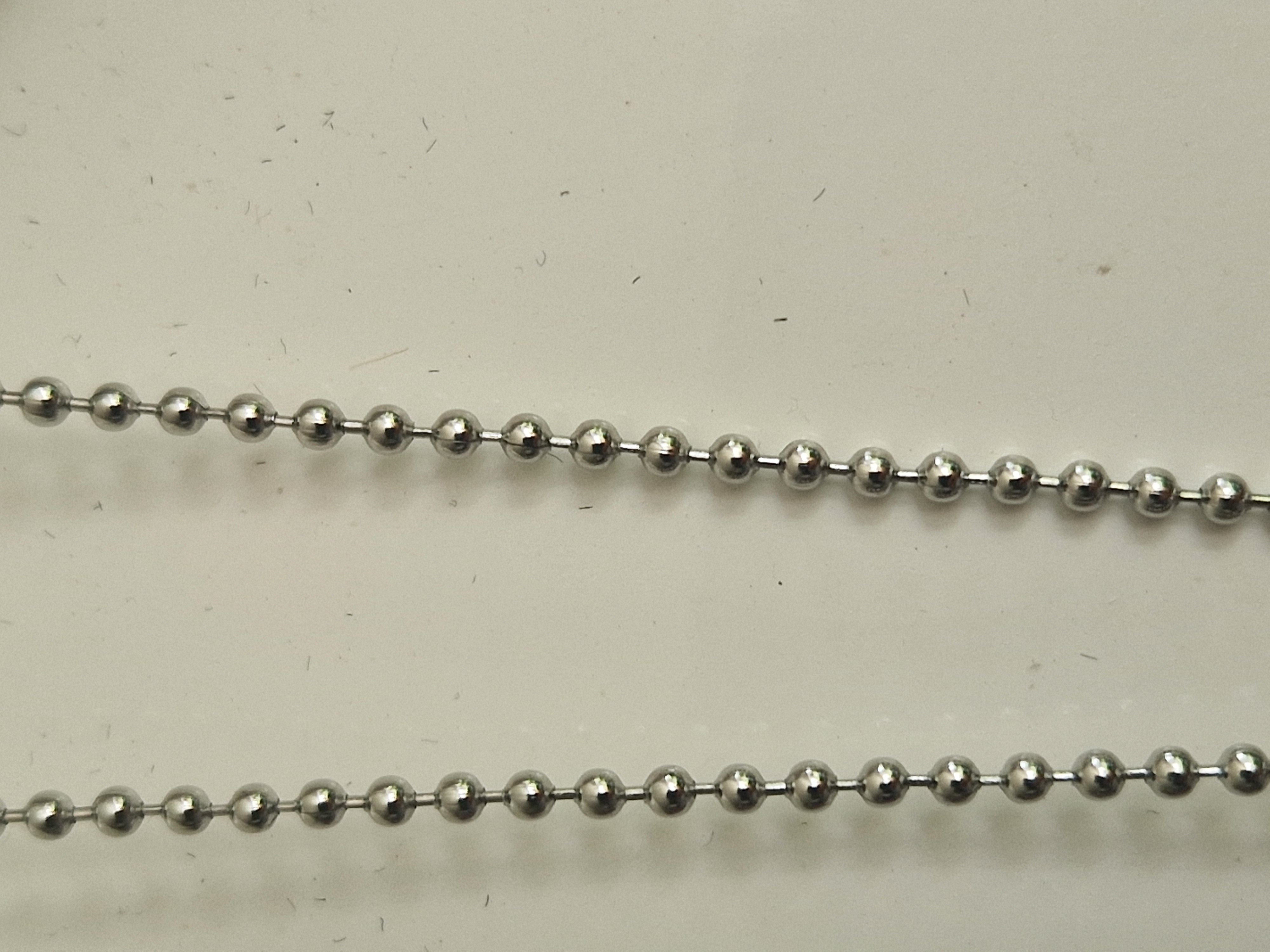 Pimps & Pearls ketting. Bruintinten. Metalen koord.