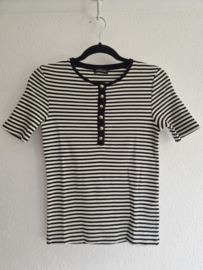 Anine Bing gestreepte ribtop. Maat M. Crème/zwart.