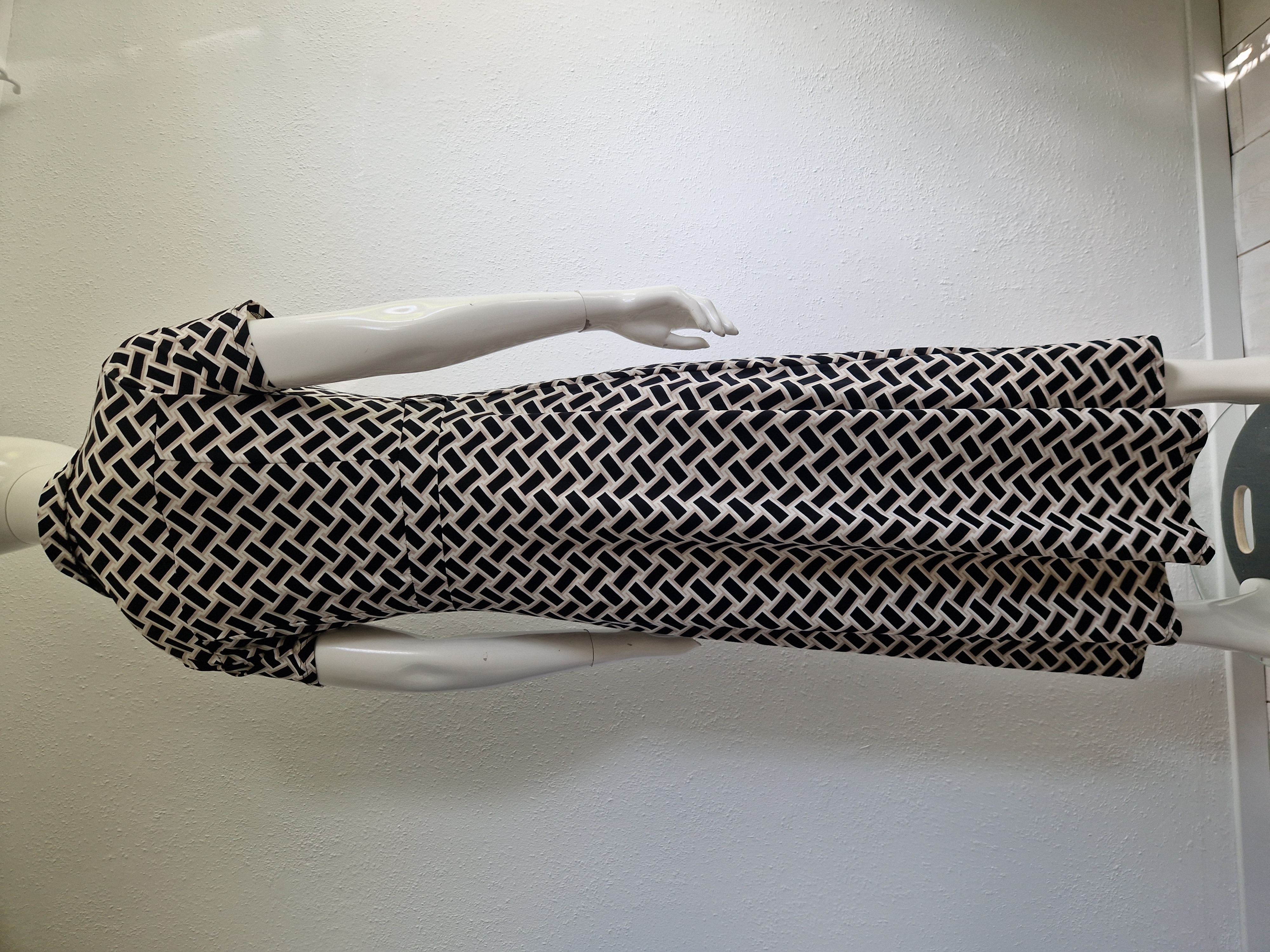 By Swan maxi dress. Maat L. Zwart/crème.
