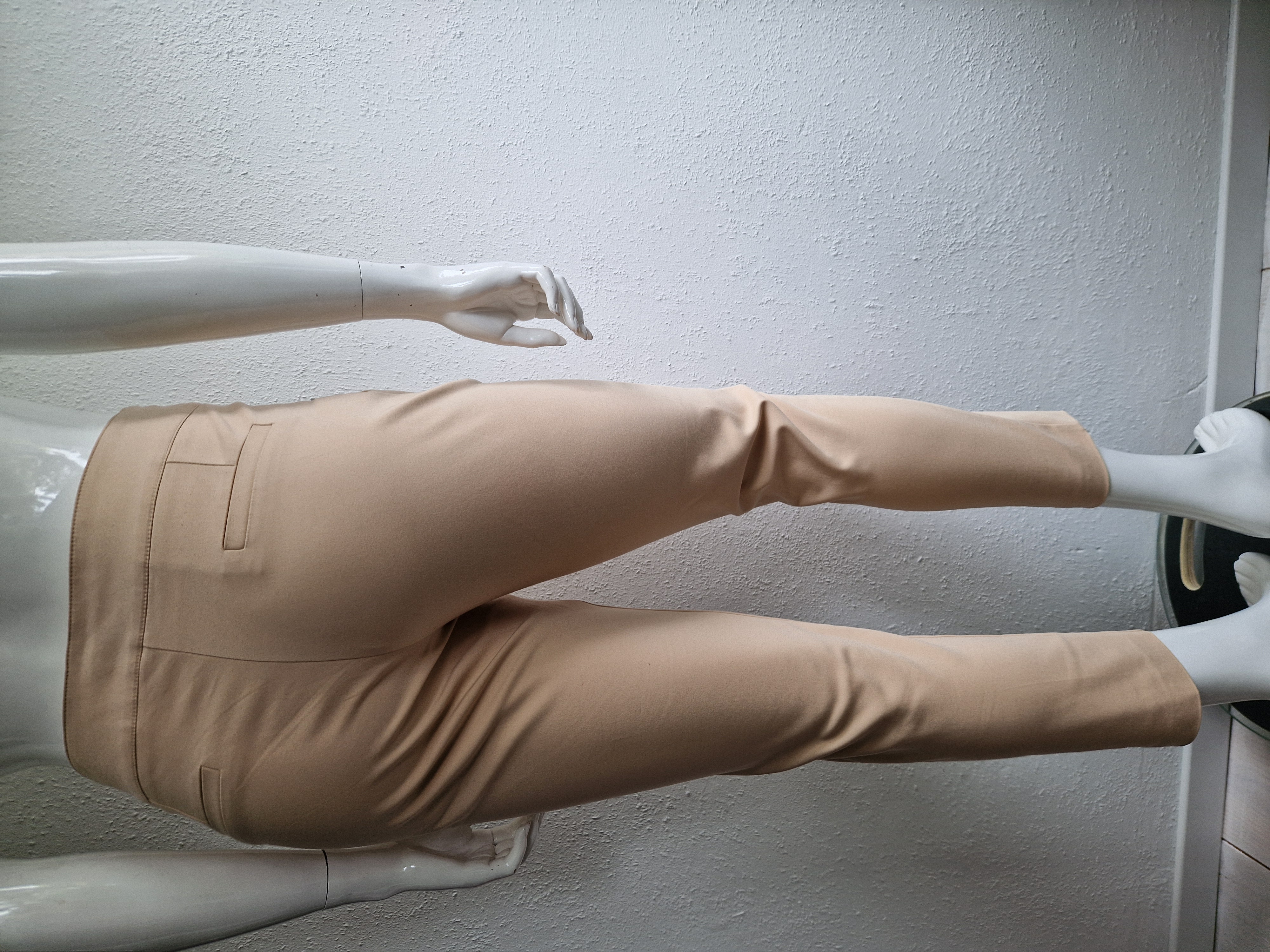 Caroline Biss cropped pantalon. Maat 42. Beige