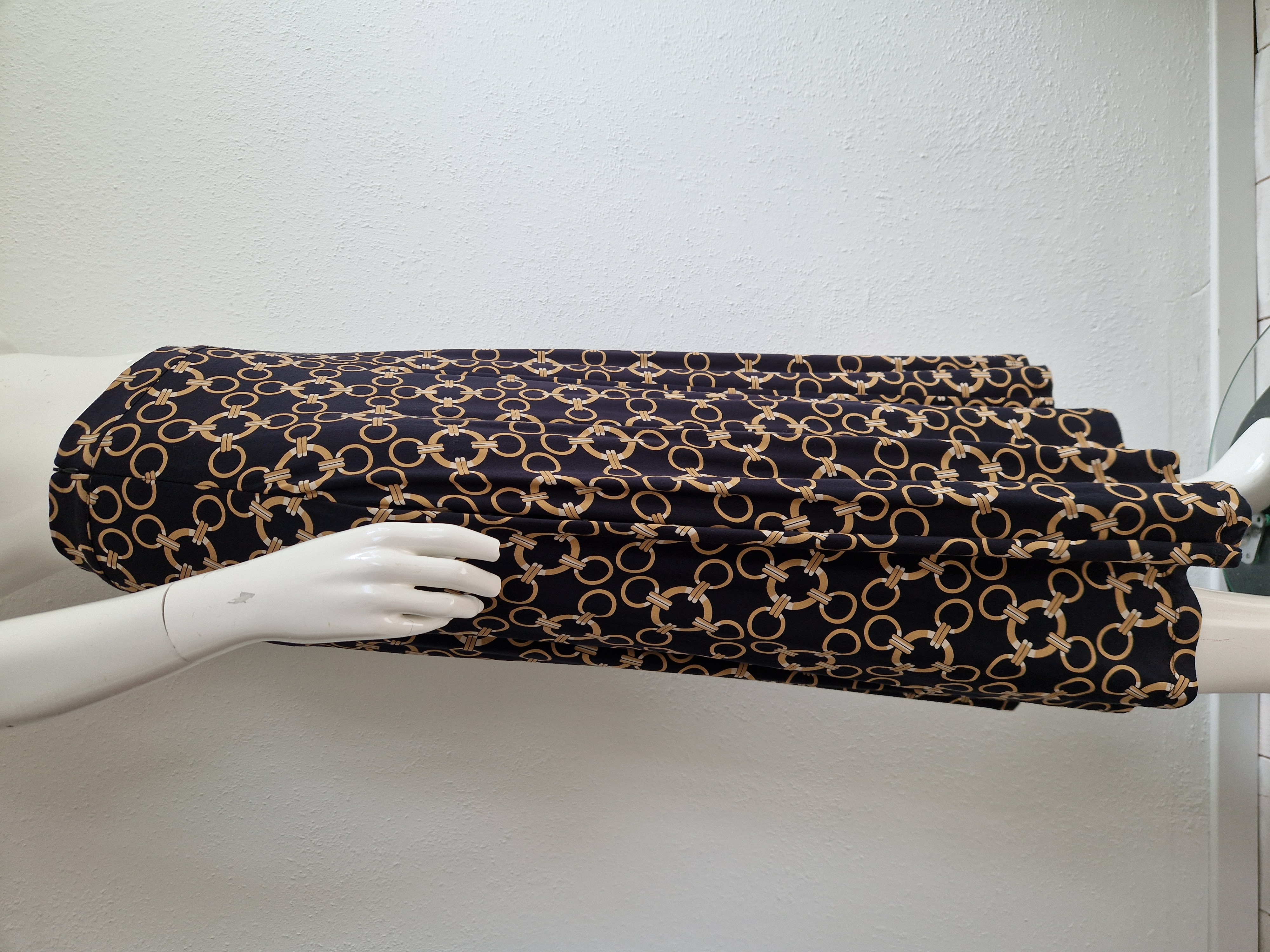 Esqualo maxi rok. Maat XS. Zwart/kettingprint.