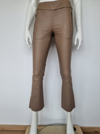 Gustav cropped pantalon Doa. Maat 34, Beige/lamsleer.