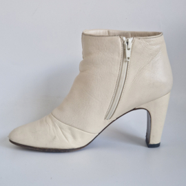 Chie Mihara leren enkellaarsjes | Maat 39,5 | Crème |
