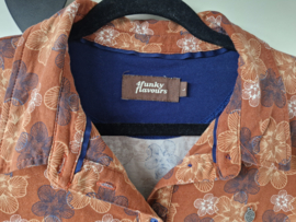 4Funky Flavours blouse. Mt. L. Bruin/bloemenprint.