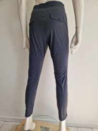 Studio Anneloes pantalon. Maat S. Grijs/travelstof.