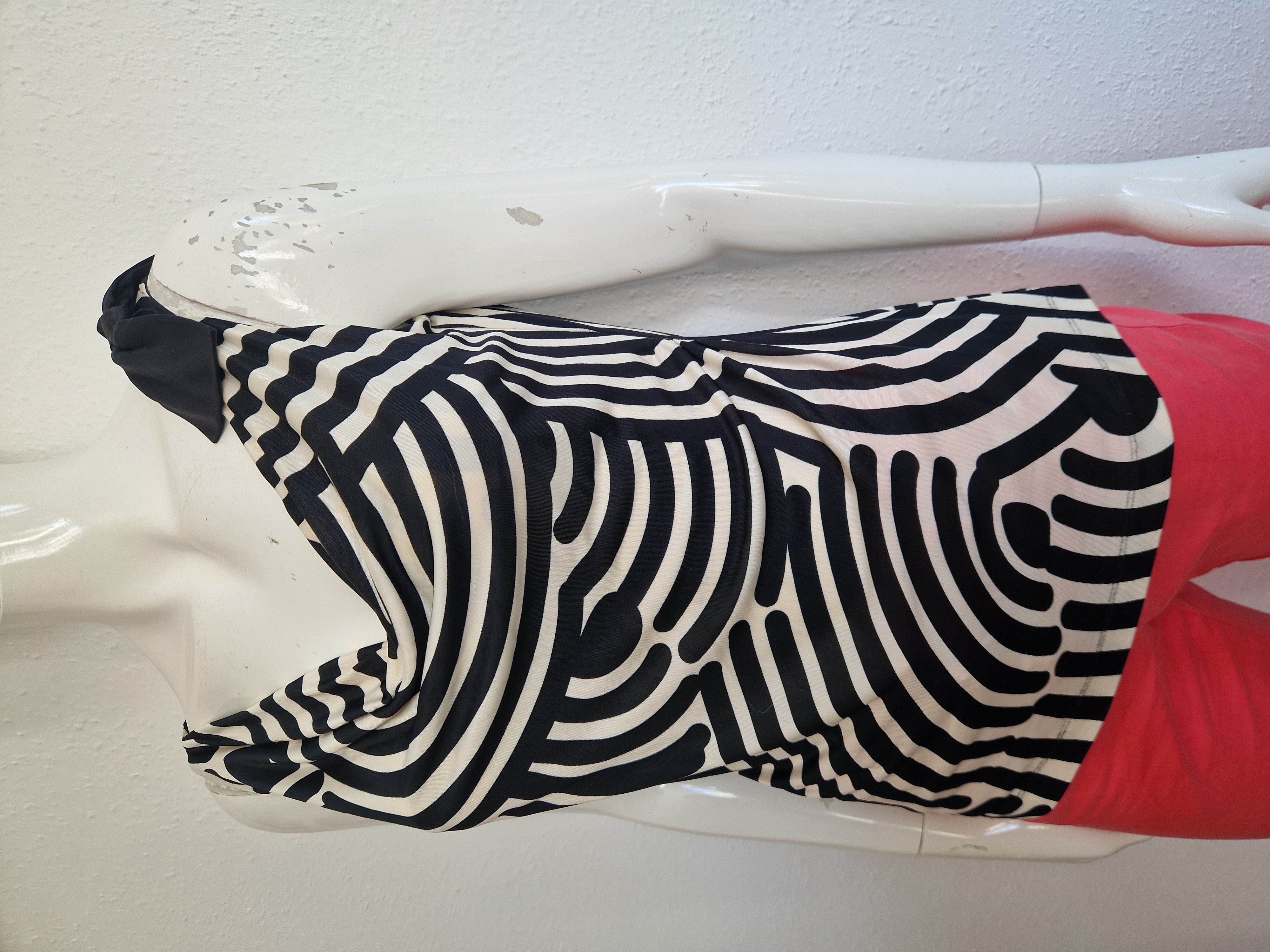 Diane von Furstenberg top. Maat L. Crème/zwart.
