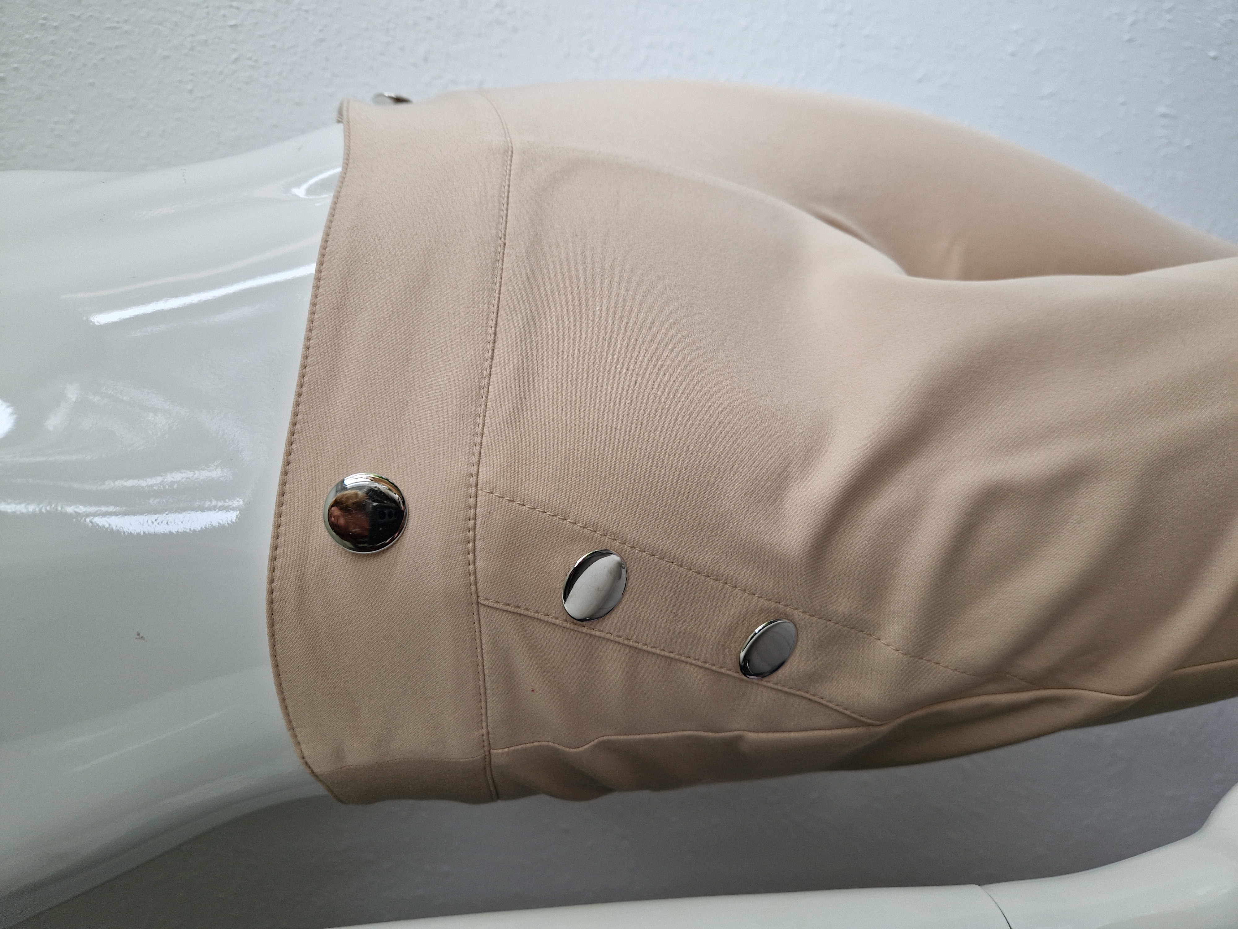 Caroline Biss cropped pantalon. Maat 42. Beige