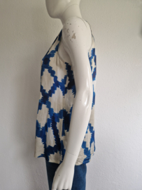 Summum top met V-hals. Maat 34. Ikat print.