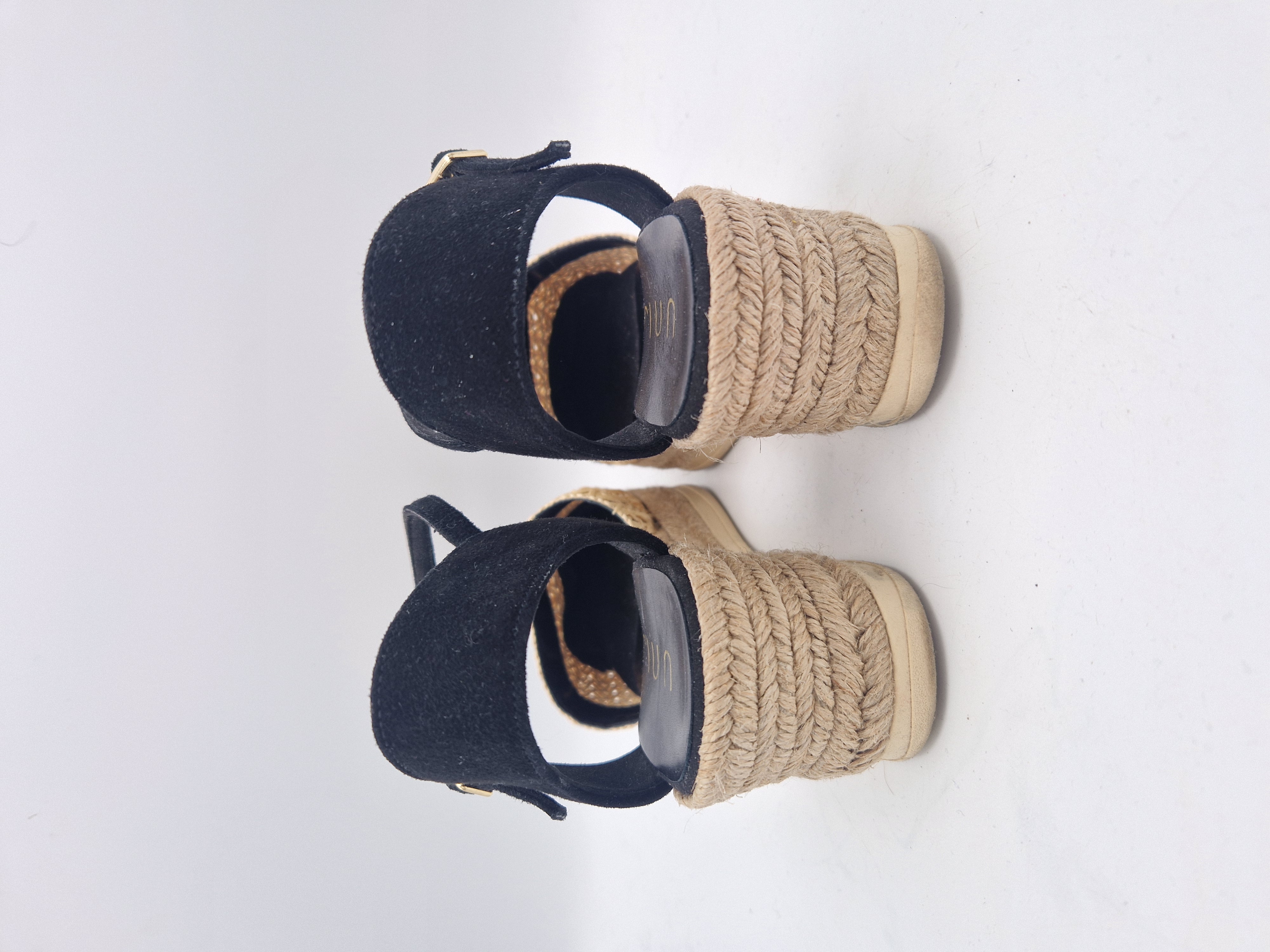 Unisa sandalen met sleehak. Maat 40. Zwart/beige.