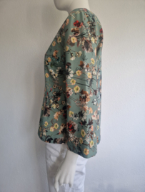 Gustav top. Maat 40, Zacht groen/bloemenprint.